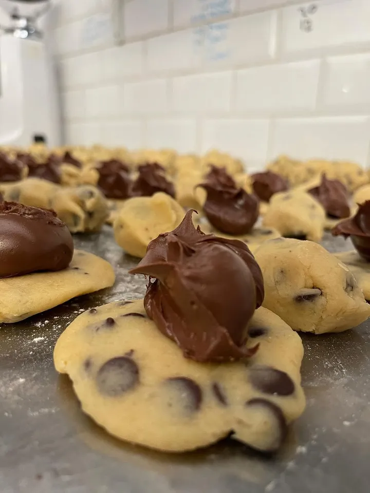 Cookies con chips de chocolate y cobertura de chocolate